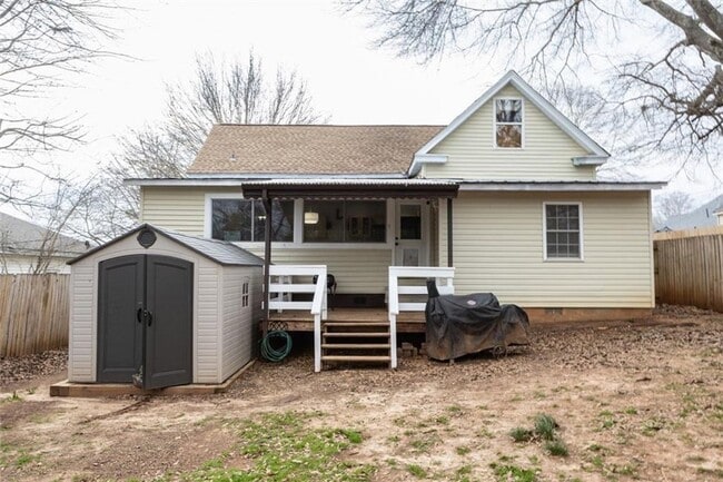 Building Photo - Cozy 4 Bed, 3 Bath Home Near Downtown Opelika!