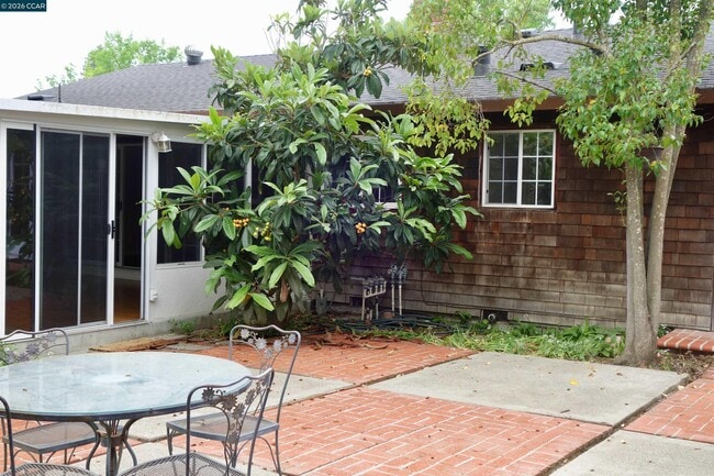 Building Photo - 609 Maureen Ln