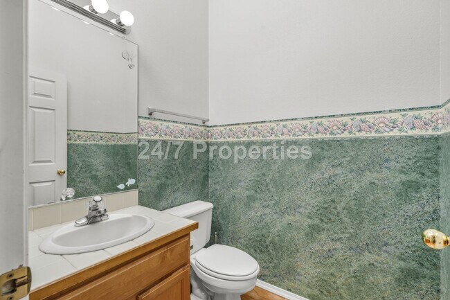 Building Photo - Inviting 3 BD | 2.5 BA Home w/ Massive Bac...