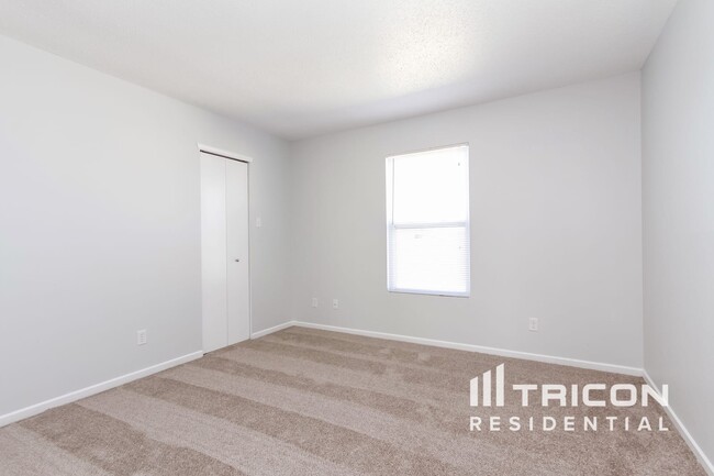 Building Photo - 453 Bridgewater Dr