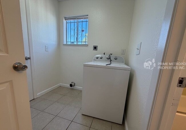 Building Photo - 1715 82nd Ave