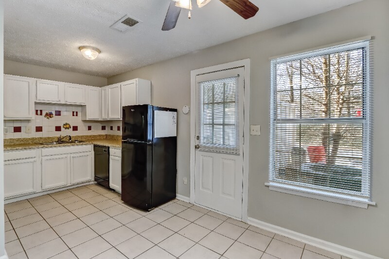 Building Photo - 4281 Grogan St