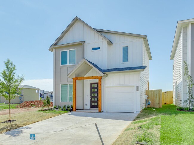 Building Photo - Home in Edmond/Oklahoma City