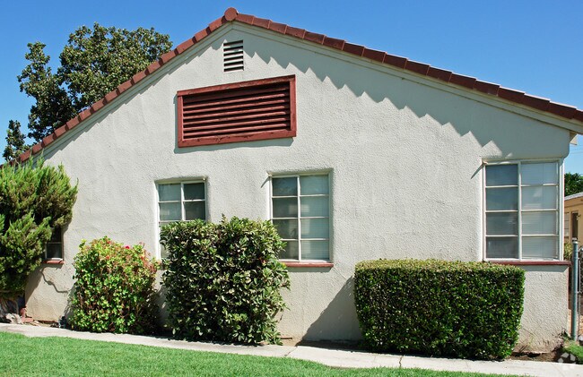 Primary Photo - 3465 E Mckinley Ave