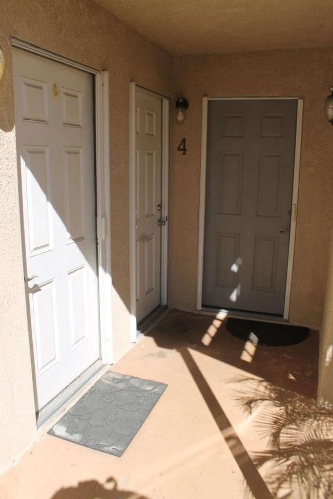 Building Photo - 2Bed/1Bath Condo Near Mesa College in San ...