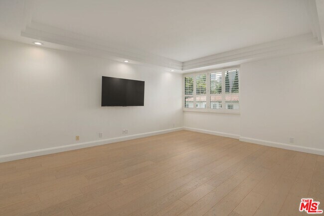 Building Photo - 211 S Spalding Dr