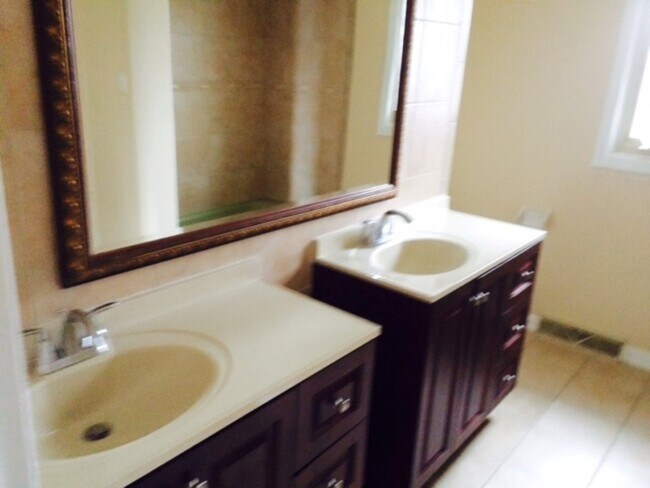 Building Photo - 124 Arlington Cir