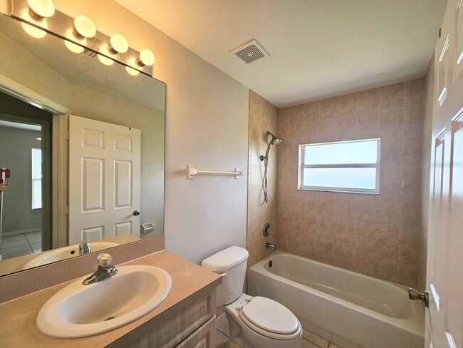 Building Photo - Charming 3-Bedroom, 2-Bath Home in Conveni...