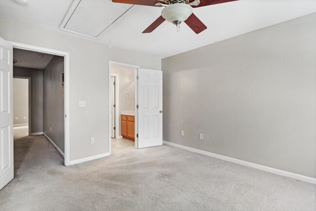 Building Photo - Fletcher Townhouse