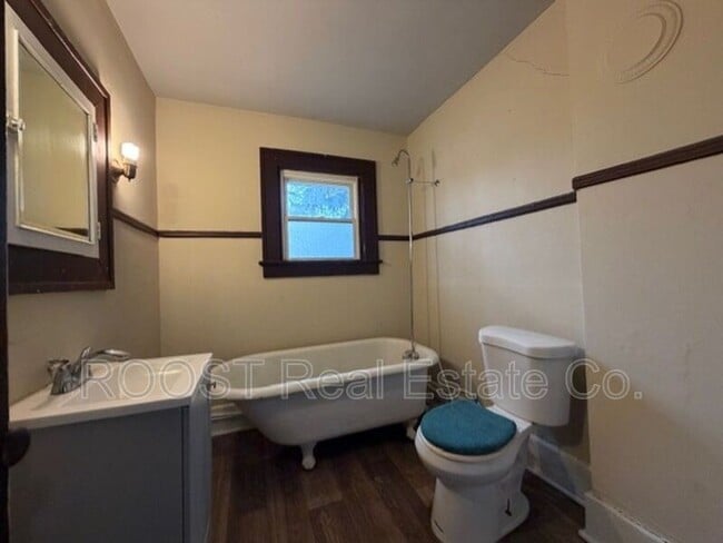 Building Photo - 457/459 E Madison Ave