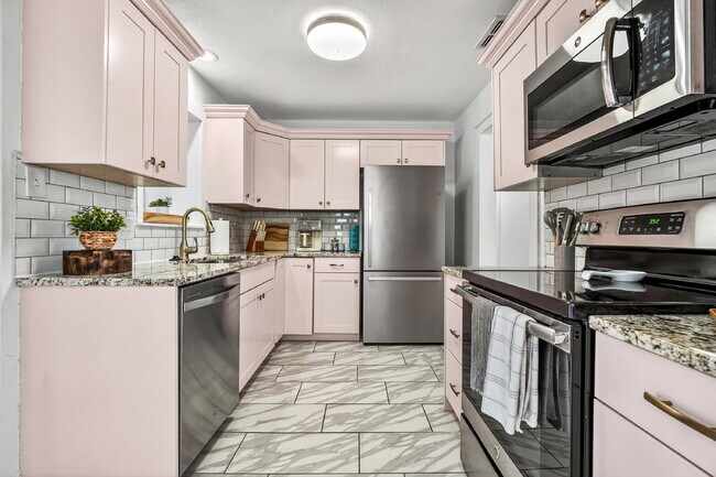 Building Photo - Fully Furnished Rental in Tech Terrace!!!