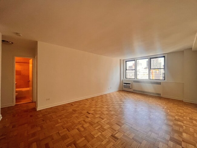 Primary Photo - 435 E 79th St