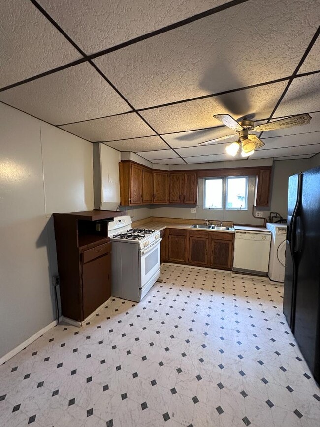 Building Photo - 211 Gould St