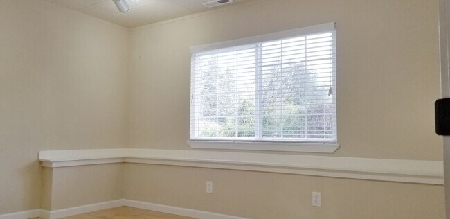 Building Photo - 4 bedroom plus den, living room and family room. North Thurston School Disctrict.