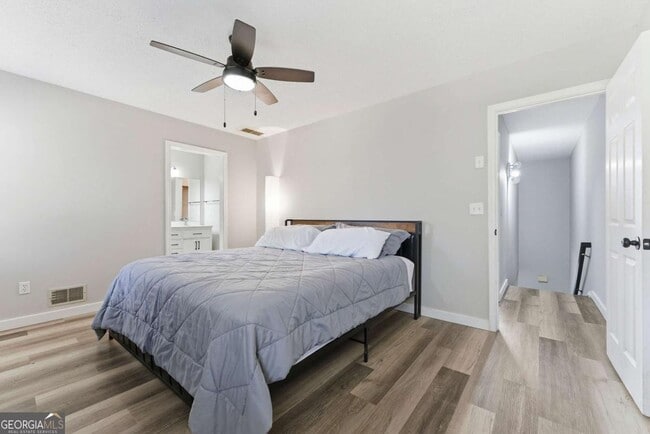 Building Photo - 5090 Sand Wedge Cir