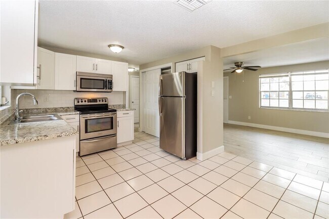 Building Photo - 4151 Ridgefield Ave