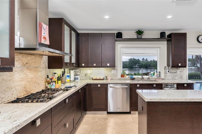 Building Photo - 415 Rovino Ave