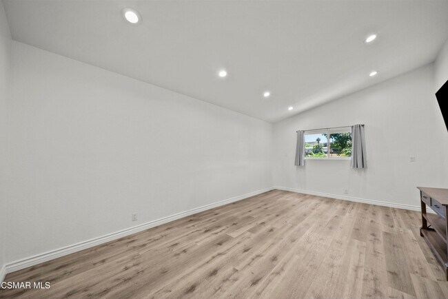 Building Photo - 736 Masterson Dr