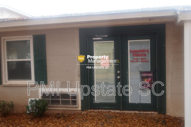 Building Photo - 201 Chandler Dr