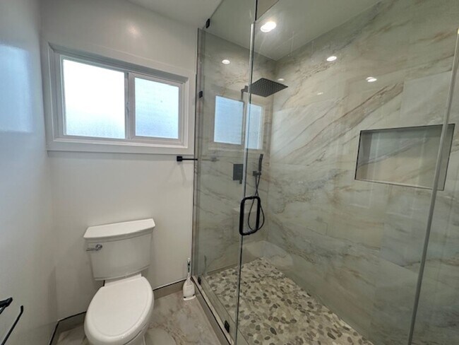 Building Photo - Completely remodeled and located on a quiet tree lines street in a beautiful pocket of Winnetka