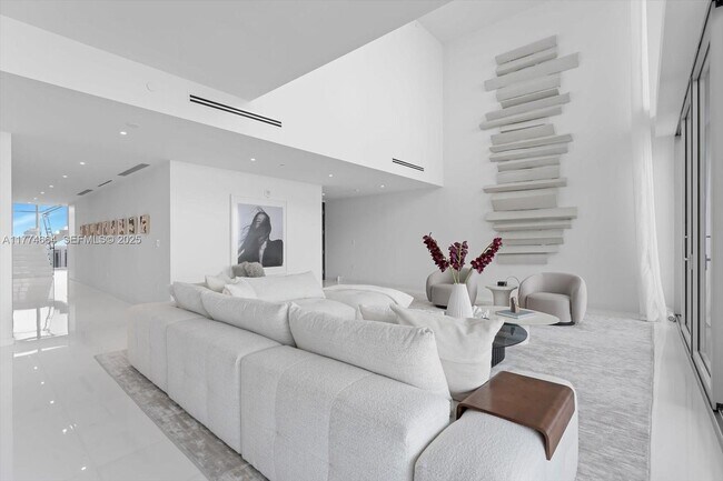 Building Photo - 300 Biscayne Blvd Way