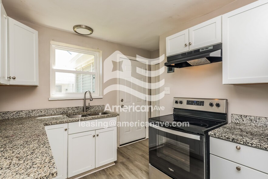 Building Photo - 515 Verona Rd