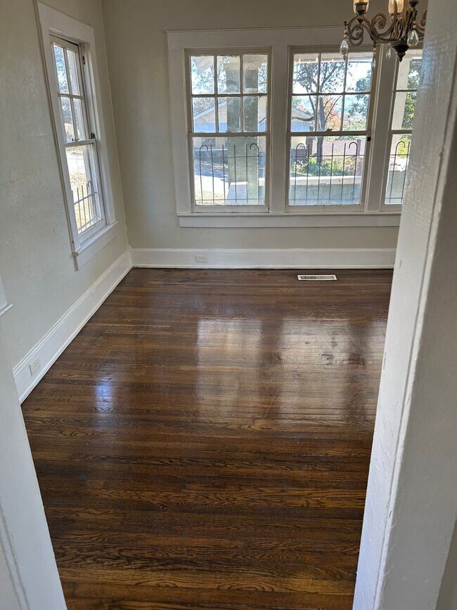 Building Photo - Newly Renovated 4 Bedroom Home / College Hills Community