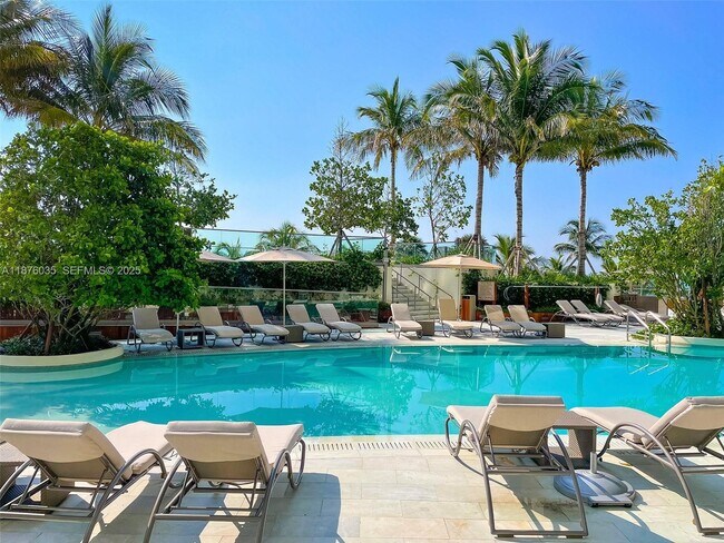 Building Photo - 18975 Collins Ave