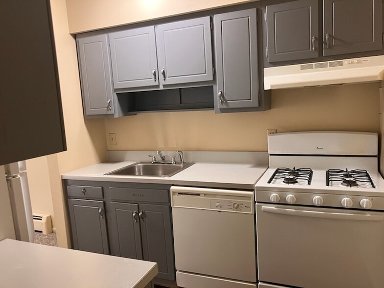 Kitchen - 2910 Gardentown Dr SW