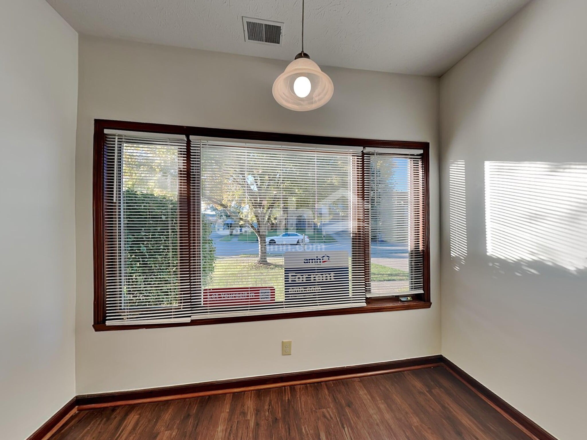 Building Photo - 9940 Wellcroft Ln