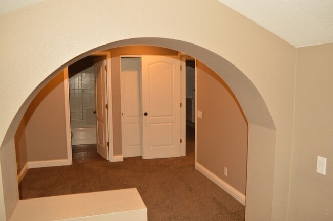 Building Photo - 418 Sunshine Way