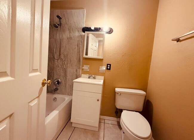 Building Photo - 3 BR / 1.5 BA HOME IN MELBOURNE