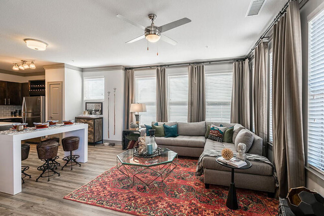 Nine-Foot Ceilings with Crown Molding - Cortland Broomfield