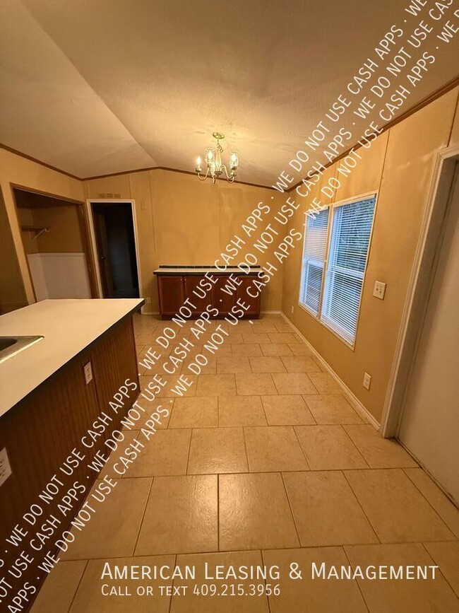 Building Photo - 2909 S Chestnut St