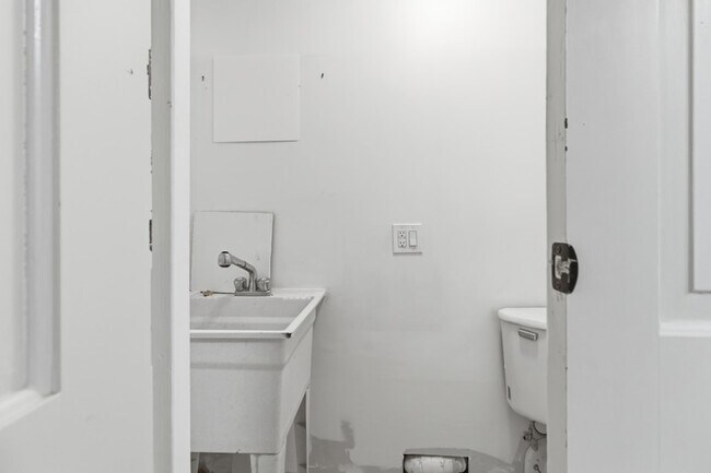 Building Photo - 15 Judith St