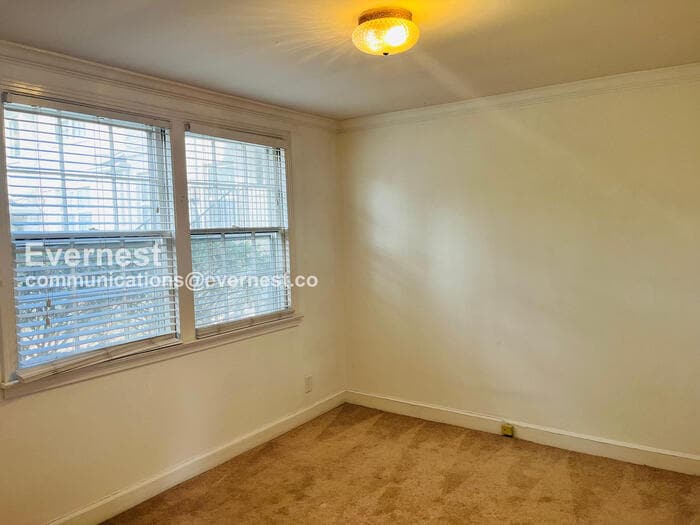 Building Photo - 454 Bowling Ave