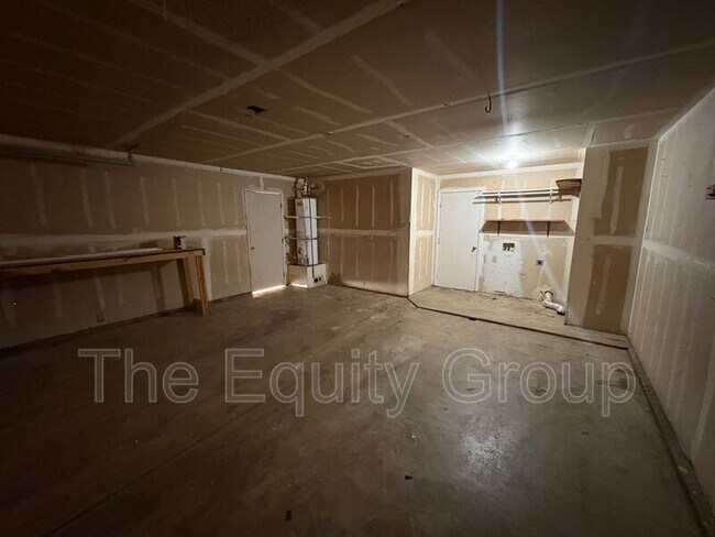 Building Photo - 2210 W Buena Vista Ave