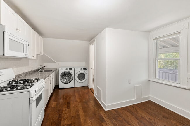 Building Photo - 318 Suburban Ave