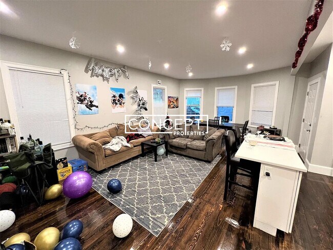 Primary Photo - 91 Hillside St