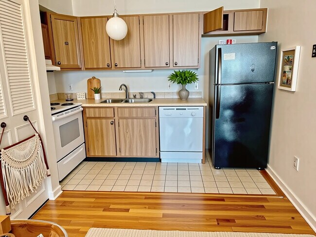 Building Photo - 95 Sutherland Rd