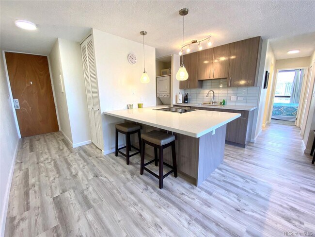 Building Photo - 320 Lili?uokalani Ave