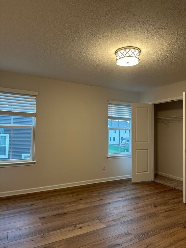 Building Photo - Welcome to this stunning 4-bedroom, 2.5-ba...