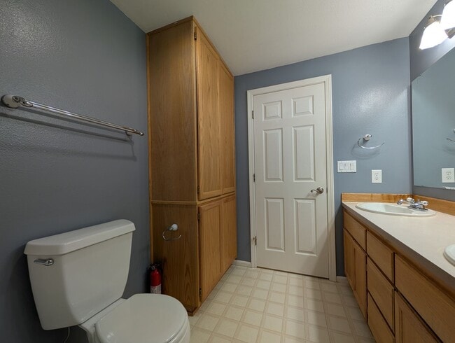 Building Photo - 2-Bedroom, 1.5-Bath Sunset Meadow Townhous...