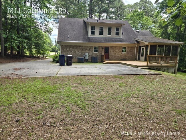 Building Photo - 1811 Columbine Rd