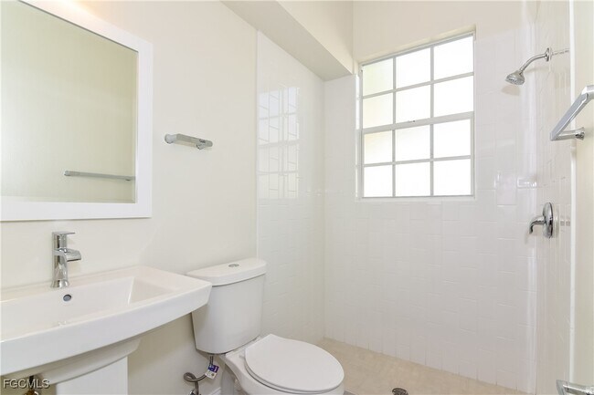 Building Photo - 214 Vestavia Dr