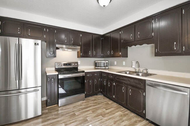 Building Photo - Updated Three Bedroom!