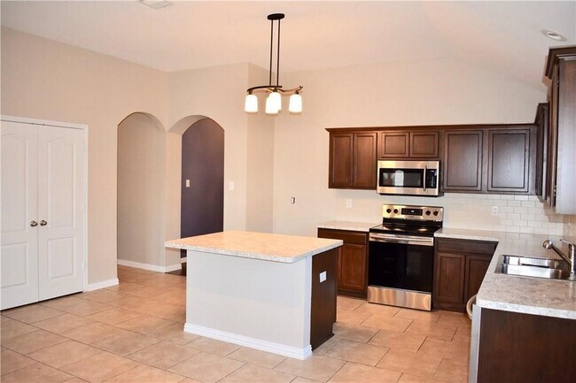 Building Photo - 6245 Trinity Creek Dr
