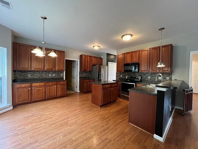 Building Photo - 570 Batty Way