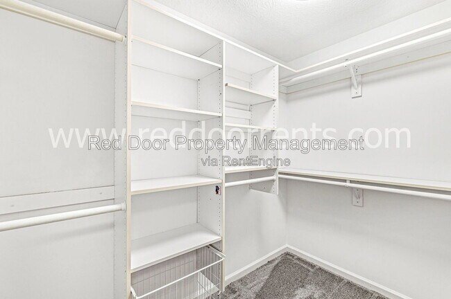 Building Photo - 261 Wyndotte Dr