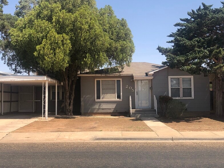 Primary Photo - 205 Hickory St